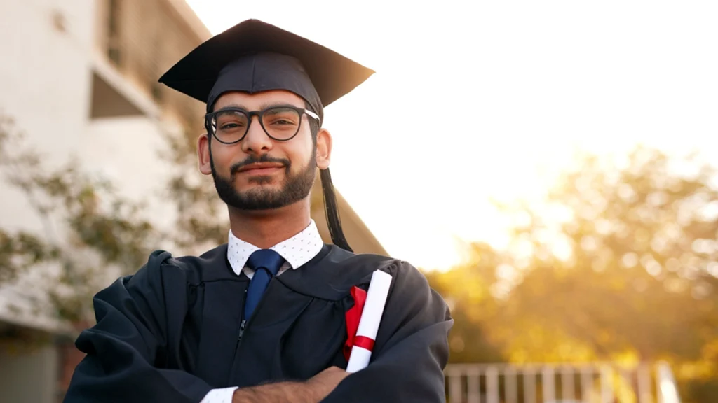 Afghan Students Join Pakistani Schools via Scholarships